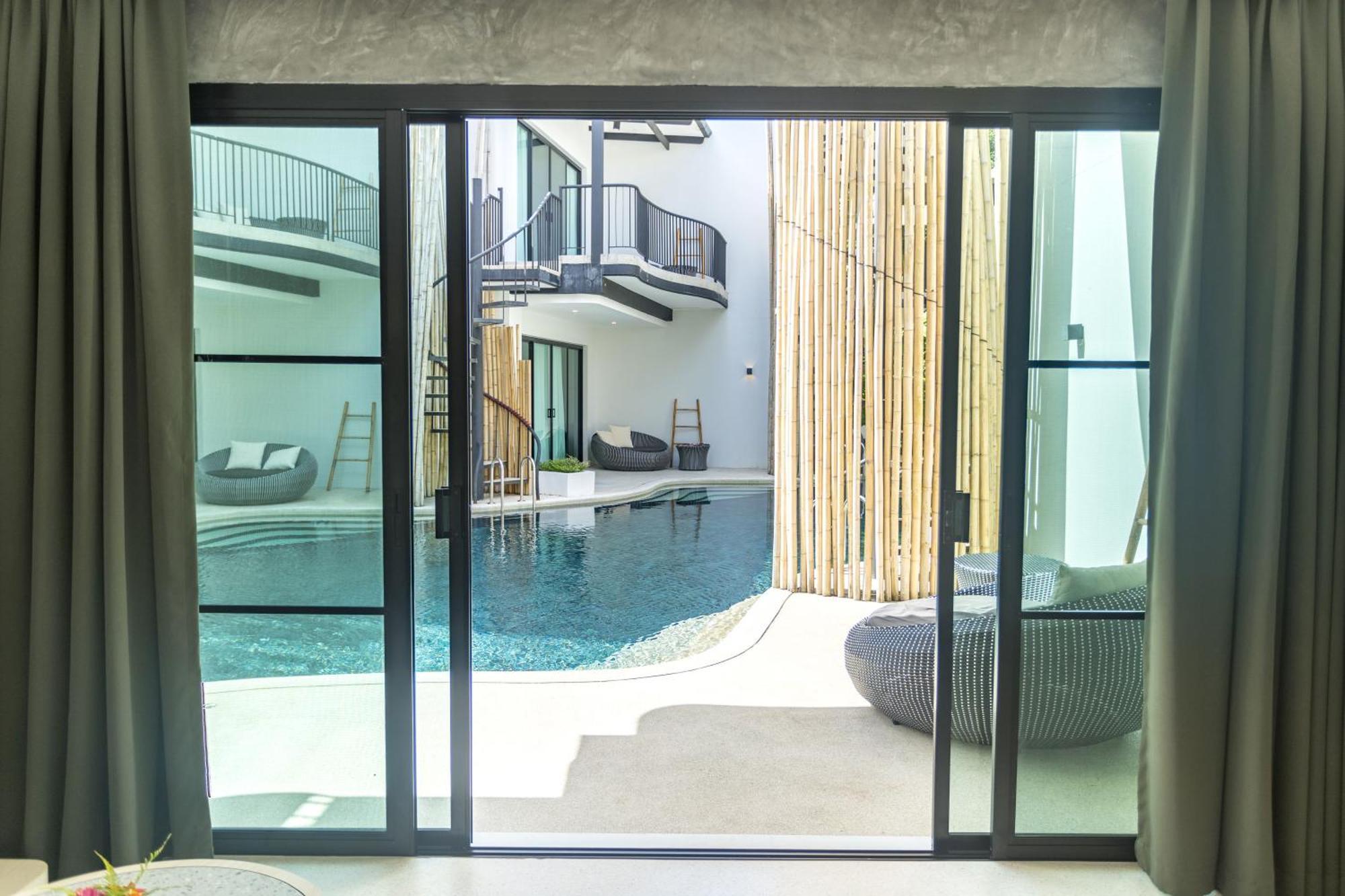 Pool Access Suite Adult only,1279535374:JPEG